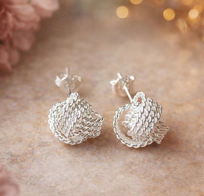 Pendientes nudo entrelazado